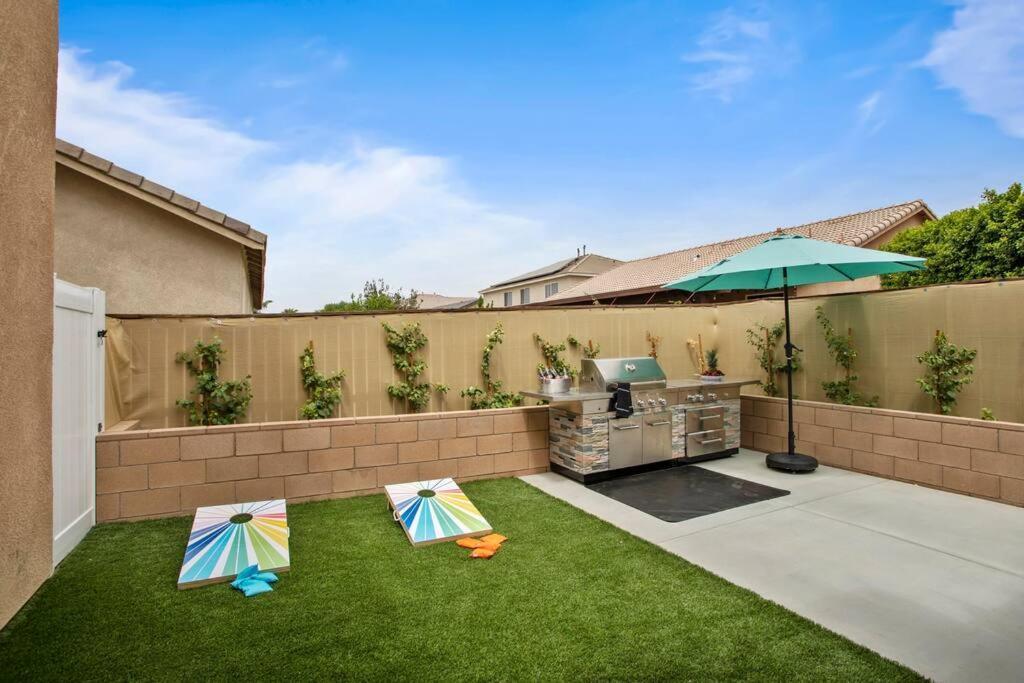 Desert Fantasy Oasis Pool, Jacuzzi, Royal Beds Villa Coachella Exterior foto