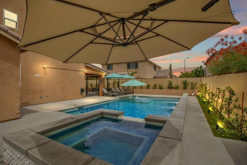 Desert Fantasy Oasis Pool, Jacuzzi, Royal Beds Villa Coachella Exterior foto